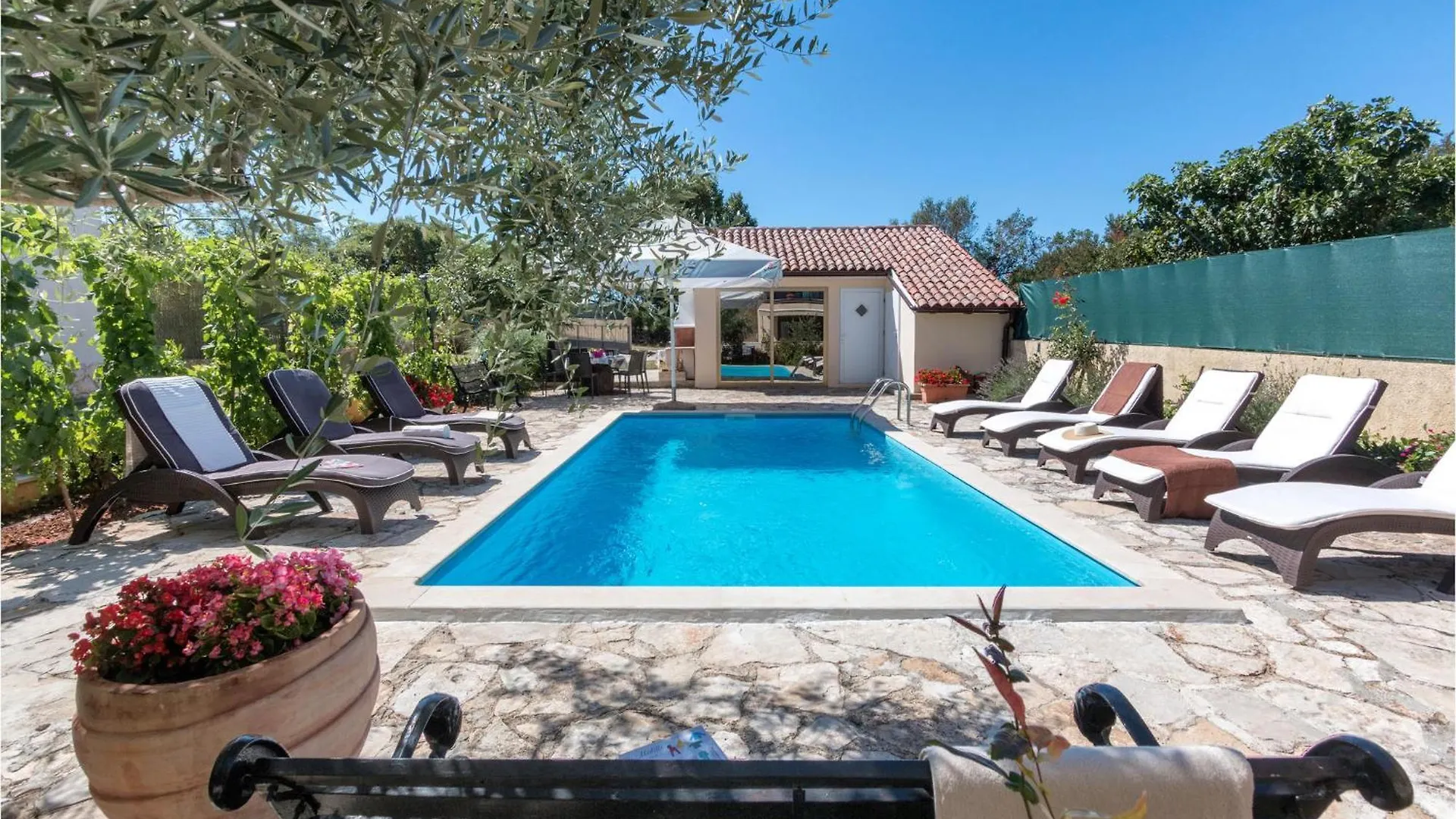 Lovely Apartment In Pula With Wifi location